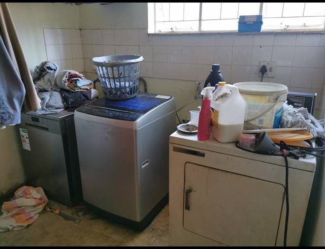 5 BEDROOM HOUSE SOLD IN MOUNTAIN VIEW